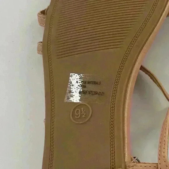 A new day womens barely there sandals size 9.5 tan faux leather vegan - Picture 7 of 9